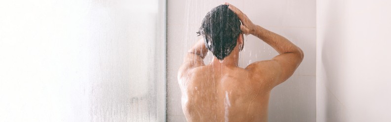 Si può fare la doccia con le lenti a contatto?